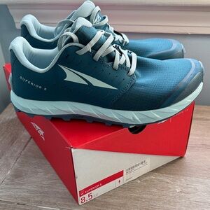 Altra women’s superior 5 Teal and Light Gray